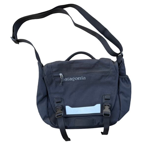 🎒 Patagonia Black Mini Messenger Laptop Bag 13" x 15" Adjustable Work School - Picture 1 of 6